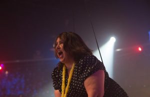 SİYAHIN ELLİ TONU (FIFTY SHADES OF BLACK)