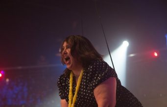 SİYAHIN ELLİ TONU (FIFTY SHADES OF BLACK)