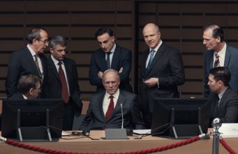 Odadaki Yetişkinler / Adults İn The Room