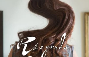 Rüzgarda Salınan Nilüfer