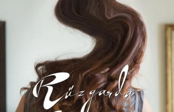 Rüzgarda Salınan Nilüfer