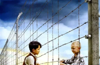 Çizgili Pijamalı Çocuk