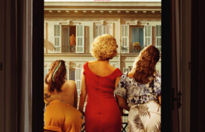 Balkondaki Kadınlar